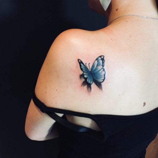 Tatuagens de borboletas nas costas,na barriga, com flores