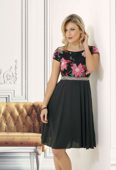 vestido-para-ir-a-ibreja-preto-com-flores-na-estampa