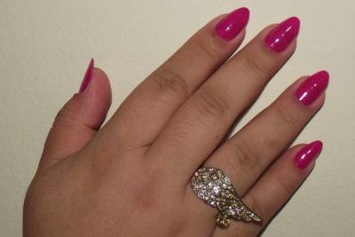 unhas stiletto curtas rosa